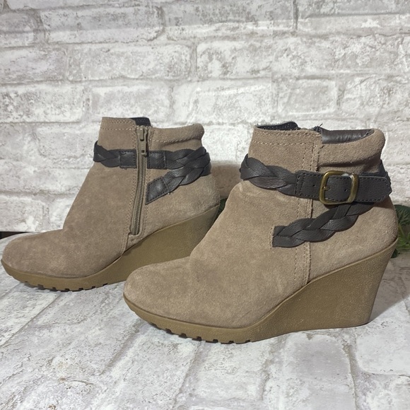 White Mountain Tan Leather Buckle and Zip Up Design Wedge Women’s 7.5 - Picture 3 of 10